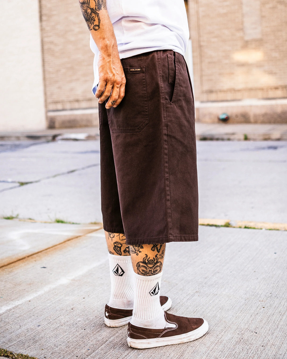 Volcom Chillow 24" Pleated Elastic Waist Cacao Brown Shorts
