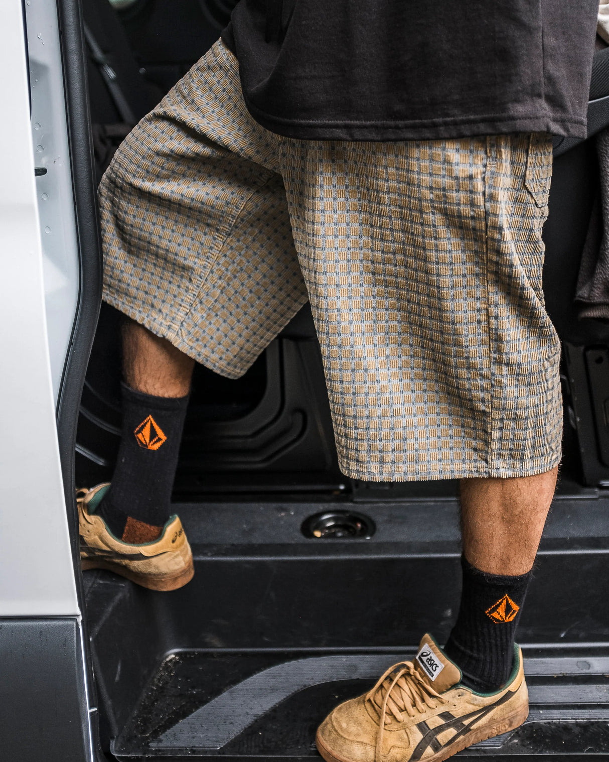 Volcom Chillow 24" Khaki Shorts